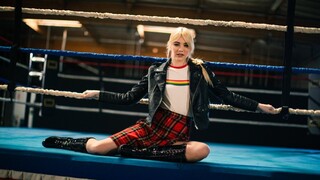 Medium Tits, Big Fun: Lesbian Car Scene - putains passionnées en HD BIGWHORE.COM