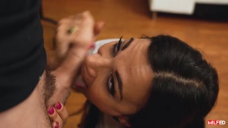 Deepthroat Lessons with Mona - putains passionnées en HD BIGWHORE.COM