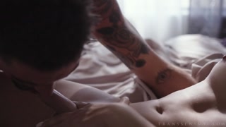 Tattooed Blonde Gives Head - pelacur berahi dalam HD BIGWHORE.COM