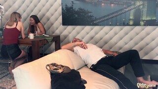 Old & Young Threesome – Kissing and Deep Throat Action - gepassioneerde hoeren in HD BIGWHORE.COM