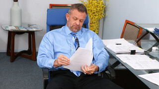 Stepdaughter Brings Friends to Work for a Swap - putains passionnées en HD BIGWHORE.COM