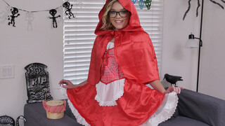 Katie Kush Stepsister Fantasy on Halloween Night - putains passionnées en HD BIGWHORE.COM