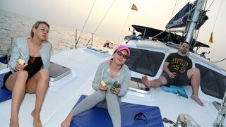 Blonde, Brunette, Glasses - Group Sex on Water - nieuwe porno op BIGWHORE.COM