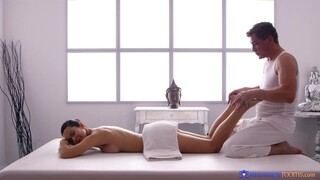 European Girl's Massage and More - HDの情熱的な娼婦 BIGWHORE.COM