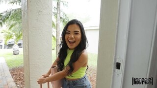 Get Ready for a Blowjob from a Hot Roommate - 激情的妓女高清 BIGWHORE.COM