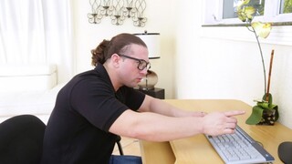 Tattooed Temptress Sucks and Squirts - prostitutas apaixonadas em HD BIGWHORE.COM