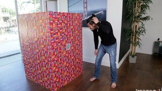 Gloryhole Surprise for Brunette Girlfriend - putains passionnées en HD BIGWHORE.COM