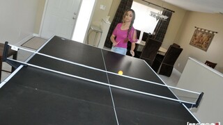 Shaved Pussy Amateur Plays Table Tennis - novità del porno su BIGWHORE.COM