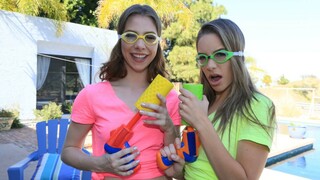 Bikini Babes Get Down and Dirty - gepassioneerde hoeren in HD BIGWHORE.COM