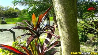Blowjob from Petite Kandi Quinn - โสเภณีที่มีความหลงใหลใน HD BIGWHORE.COM