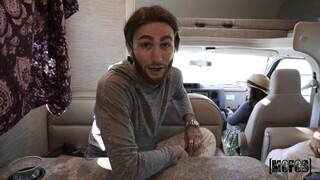 Blowjob on the Road to the Festival - HDの情熱的な娼婦 BIGWHORE.COM