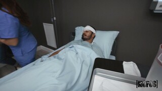 Chris Fucks Chloe in Missionary Style - HDの情熱的な娼婦 BIGWHORE.COM