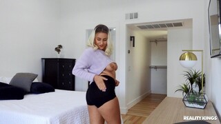 Indica Monroe’s Big Natural Tits Titty Fuck & Facial - 激情的妓女高清 BIGWHORE.COM