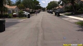  Masturbate and Blow It Good  - puttane appassionate in HD BIGWHORE.COM