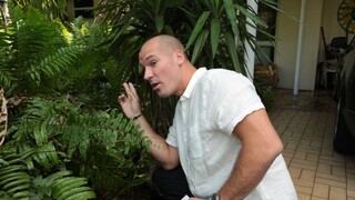  Natural Tits Girl Sucks in the Yard  - โสเภณีที่มีความหลงใหลใน HD BIGWHORE.COM