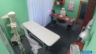 Blonde Patient's Pussy Gets Licked by Doc - putains passionnées en HD BIGWHORE.COM