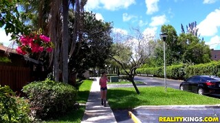 Teen Blowjob In The Outdoors - prostitutas apaixonadas em HD BIGWHORE.COM