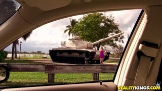 Blonde Bombshell Tyler Steel in Outdoor Action - nouvelles vidéos pornos sur BIGWHORE.COM