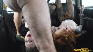 Big Tits and Petite Pussy in a Taxi - пристрасні повії у HD BIGWHORE.COM