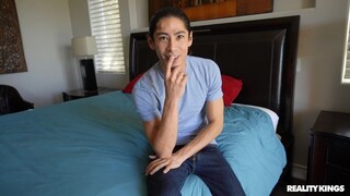 Athletic Lily Takes it in the Butt - putains passionnées en HD BIGWHORE.COM