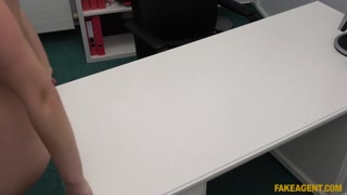 Shaved pussy gets pounded on desk - puttane appassionate in HD BIGWHORE.COM
