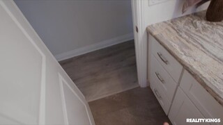 Big Cock, Bigger Surprises - putains passionnées en HD BIGWHORE.COM
