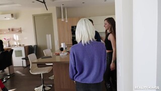 First Time for Jizz-ters - putains passionnées en HD BIGWHORE.COM