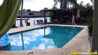 Doggystyle with Cassidy Blanc - putains passionnées en HD BIGWHORE.COM