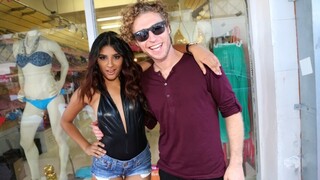 Glasses Girl Michael Vegas's Piercing Pussy Play - putains passionnées en HD BIGWHORE.COM