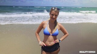 Cowgirl Fucking on the Beach - putains passionnées en HD BIGWHORE.COM