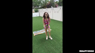 Shaved Pussy and Handjob - Athletic Latina Cartwheel Sex - putains passionnées en HD BIGWHORE.COM