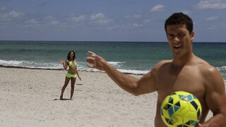 European Beauty Vienna Black Gets Facial in Bikini - putains passionnées en HD BIGWHORE.COM