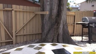 Blonde bombshell gets cum on her face - leidenschaftliche Huren in HD BIGWHORE.COM