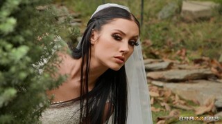 Runaway Bride Takes Big Dick in Cowgirl & Missionary - namiętne dziwki w HD BIGWHORE.COM