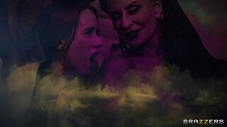 Face Sitting and Fetish Fun in GrandPervs 2 - putains passionnées en HD BIGWHORE.COM
