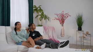  Brunette Beauties Get Naughty - HD의 열정적인 창녀 BIGWHORE.COM