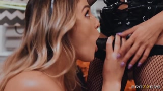 Brazzers Halloween Treats - Blowjobs, Doggystyle & Threesomes - โสเภณีที่มีความหลงใหลใน HD BIGWHORE.COM