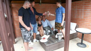 Stepfamily Group Sex – Grandpa's Birthday Turns into Hardcore Fuck Fest - โสเภณีที่มีความหลงใหลใน HD BIGWHORE.COM