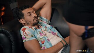 Mona's Brunette Blowjob Bash - novinky v pornu na BIGWHORE.COM