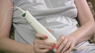 Jen uses a Hitachi wand for pleasure - gái điếm đam mê ở HD BIGWHORE.COM