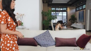 Petite Stepdaughter Lulu Chu Creampied in Rough Doggystyle - putains passionnées en HD BIGWHORE.COM