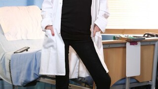 Shaved Pussy Nurse Tina Kay Takes Giant Cock - putains passionnées en HD BIGWHORE.COM