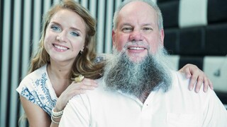Sofi Goldfinger's Hairy Pussy Gets Licked - pelacur berahi dalam HD BIGWHORE.COM