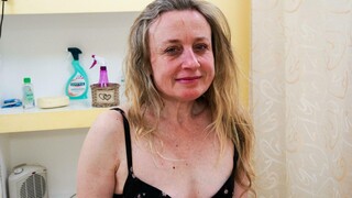 Hardcore Handjob for Renate - curve pasionate în HD BIGWHORE.COM
