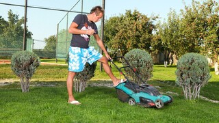 Big Titted Gardener Bella D Takes It Outside - prostitutas apaixonadas em HD BIGWHORE.COM