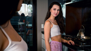 Shaved & Hairy Pussy Play: Petite Lesbians Alex Coal & Liz Jordan - pelacur berahi dalam HD BIGWHORE.COM