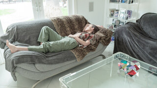 Wrex Oliver Rubs MILF Lily Love The Right Way - putains passionnées en HD BIGWHORE.COM