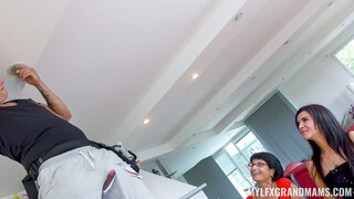 Handyman Gets Lucky with Horny MILFs Ella & Petra - putains passionnées en HD BIGWHORE.COM