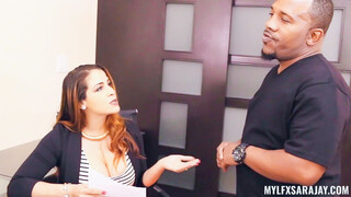 Sara Jay and Miss Raquel Serve Their Boss - HDの情熱的な娼婦 BIGWHORE.COM