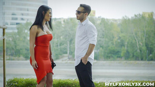 Raul Costa Fucks MILF Honey Damon in Broken Heel Fantasy - curve pasionate în HD BIGWHORE.COM